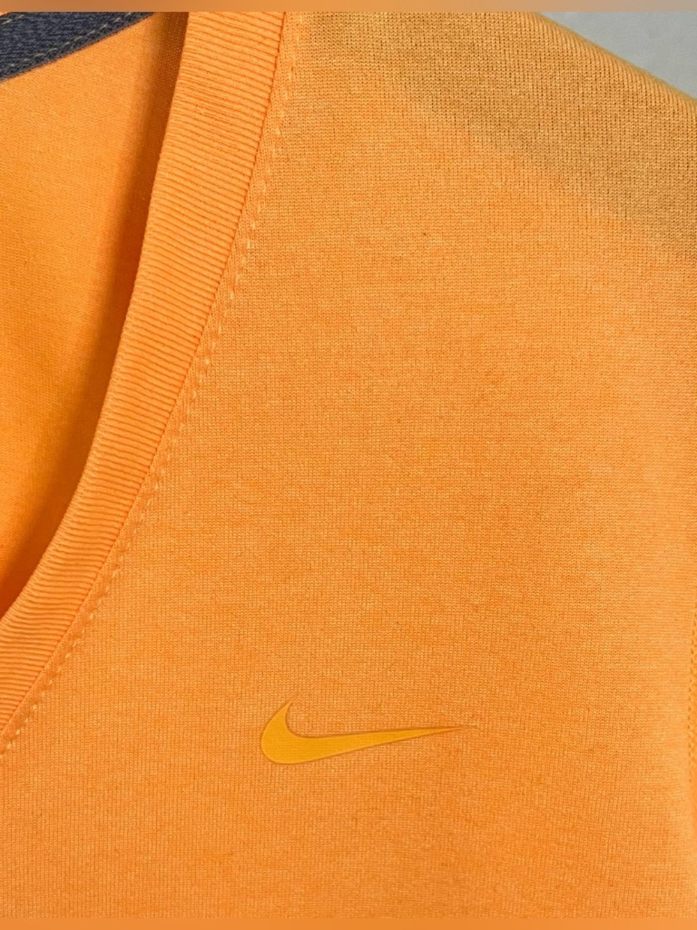 Nike Women's Dri-Fit Short Sleeve Regular Fit V-Neck Active Shirt! Size Medium. - Picture 2 of 7